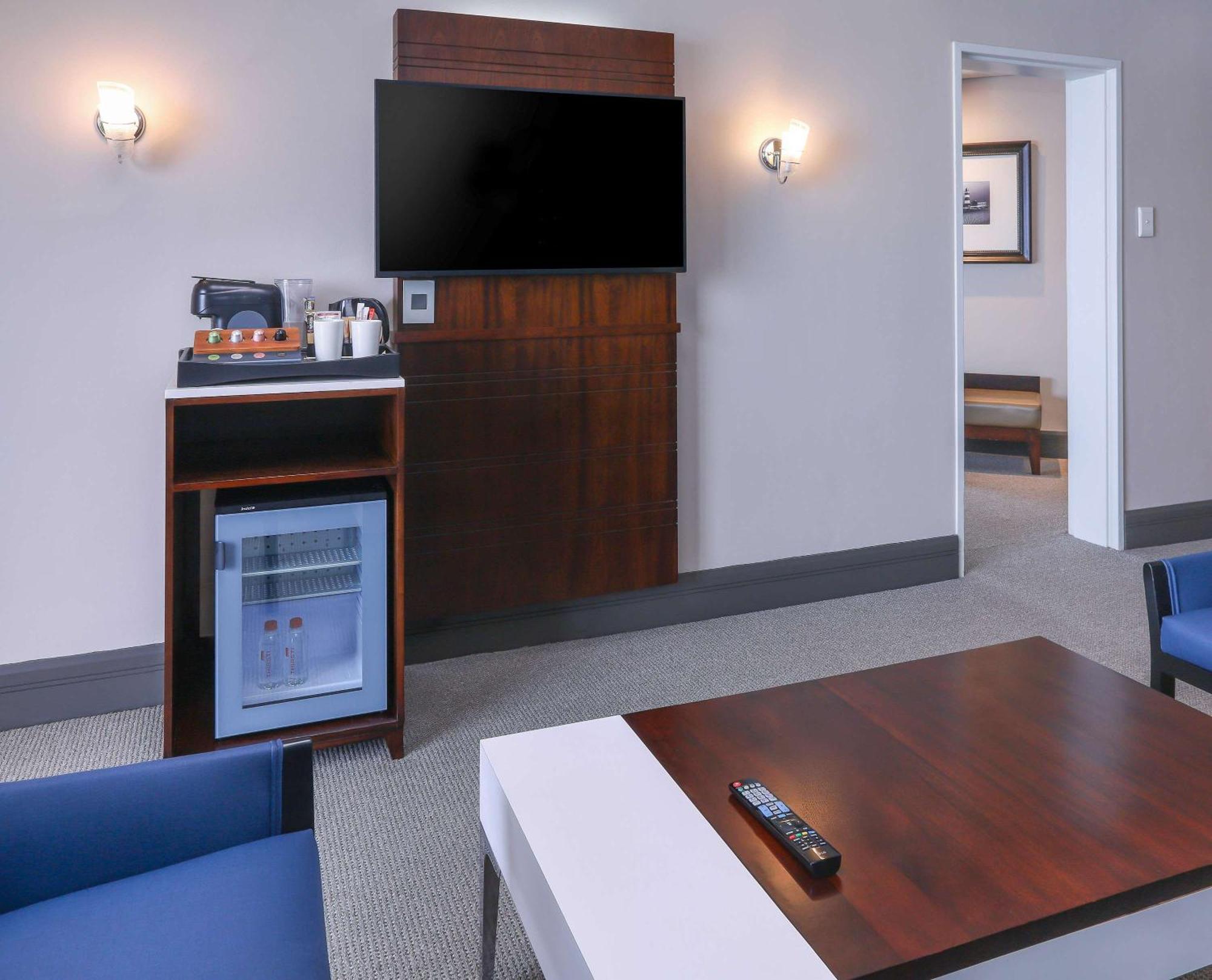 Garden Court East London Hotel Ngoại thất bức ảnh