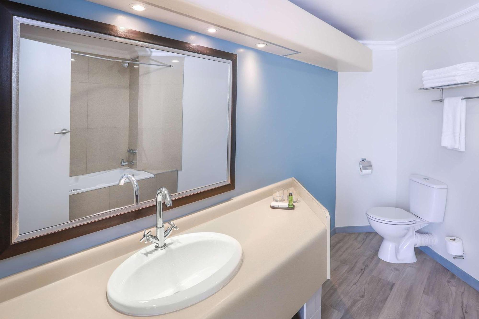 Garden Court East London Hotel Ngoại thất bức ảnh