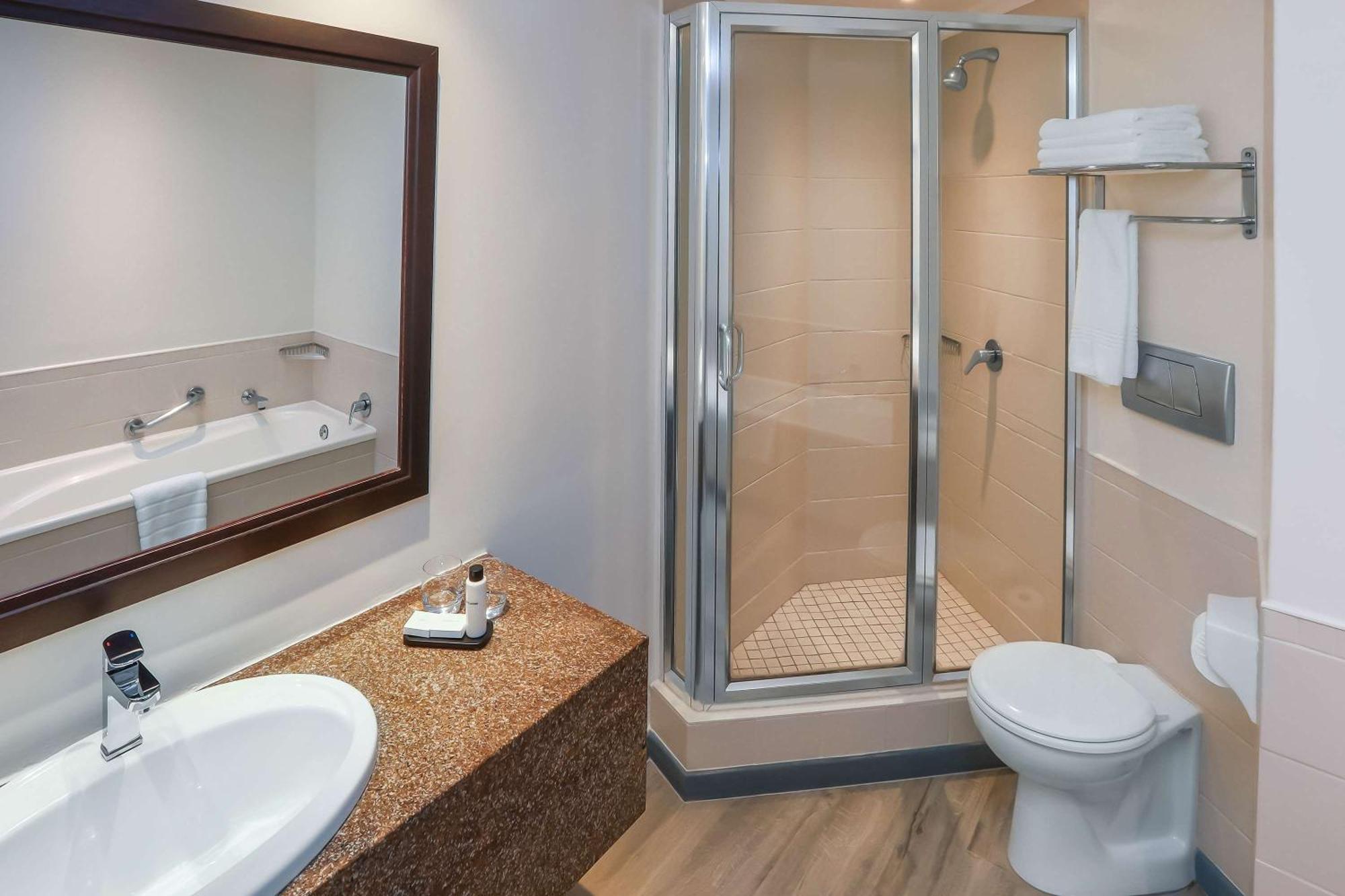 Garden Court East London Hotel Ngoại thất bức ảnh