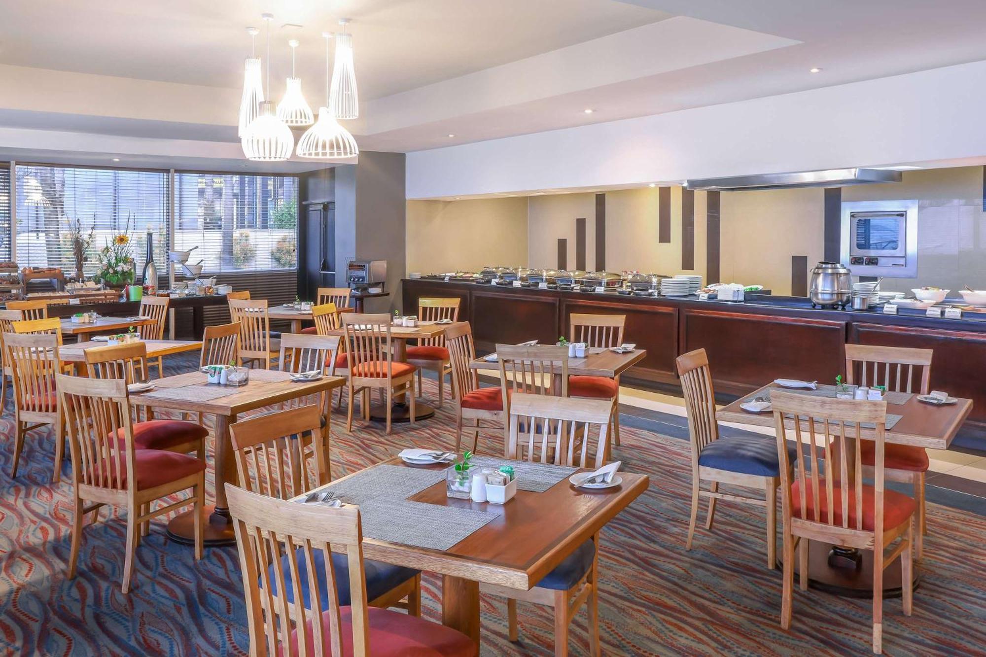 Garden Court East London Hotel Ngoại thất bức ảnh